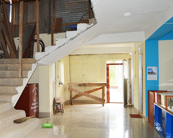 Treppenhaus im Bhojpur Eye Care Center, Nepal