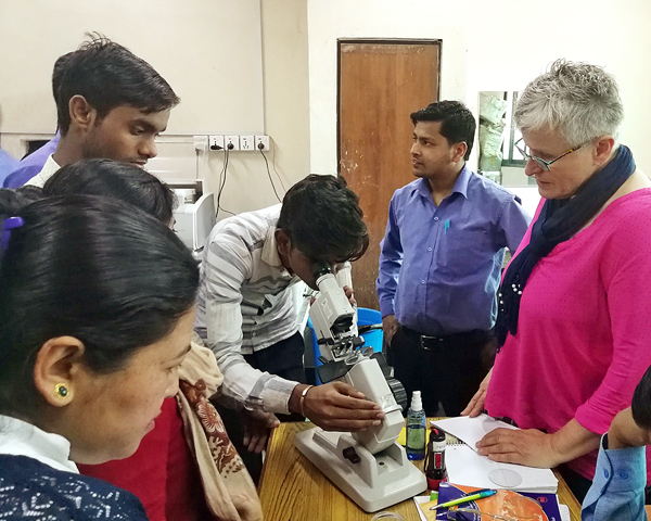 Es wurde viel in Nepal bewegt und inzwischen auch erreicht. So haben zum Beispiel zwei meiner Schüler in Nepal in diesem Jahr ihre Prüfung zum Optiker abgeschlossen.
