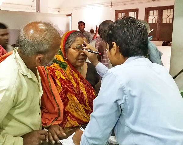 In diesem Jahr standen in Biratnagar erneut das Training der Mitarbeiter der Eye Care Center im Mittelpunkt