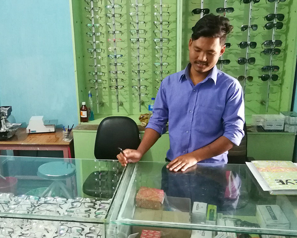 Optical Shop in der neuen Paying Clinic, Brigitte Nachtmann-Leitl für Vision for the World in Nepal
