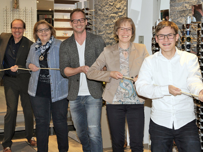 Gebrauchte Brillen für Nepal – Vision for the World und Optik Rank, Zirndorf