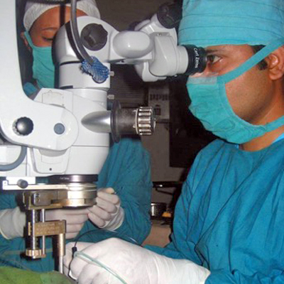 Ein Augenarzt aus Nepal wird drei Monate lang an einer renommierten Klinik in Europa eine für ihn neue Operationsmethode erlernen und erfolgreich in seiner Heimat umsetzen.